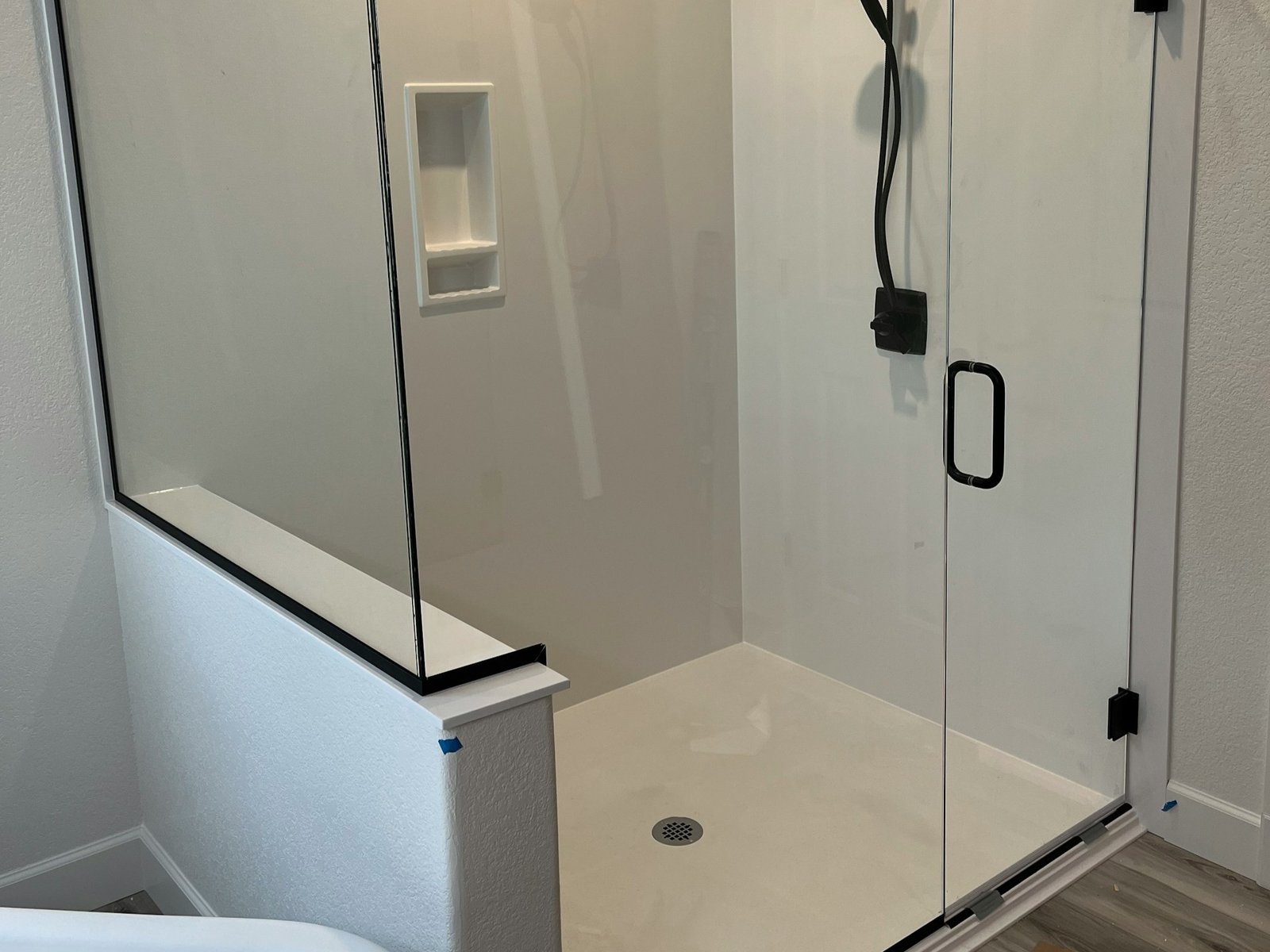 Duschabfluss im Badezimmer einer Wohnung