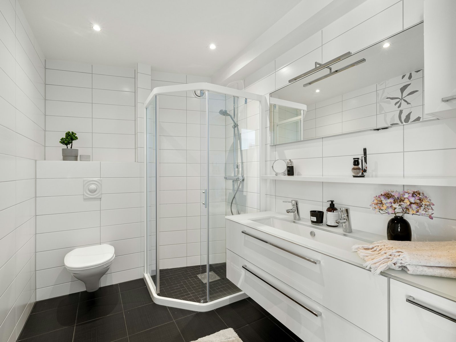 Nasser Duschboden mit Abfluss